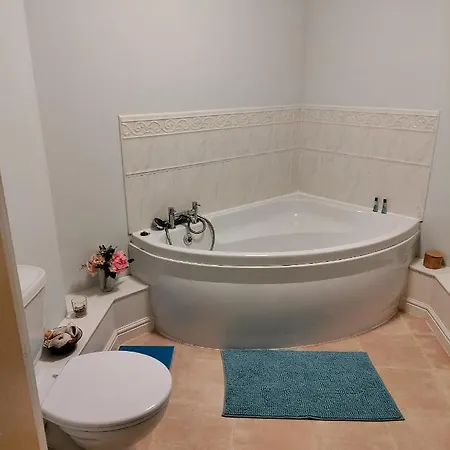 Double Room In A Top Floor Shared Apartment Northampton Exterior photo